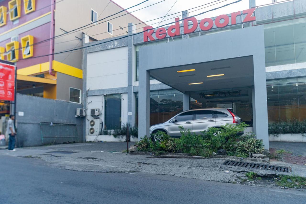 Reddoorz Near Bahu Mall Manado Malalayang Eksteriør bilde