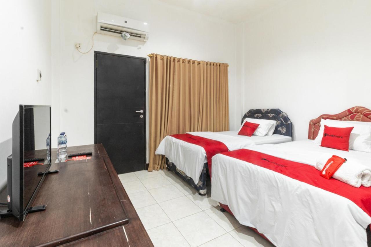 Reddoorz Near Bahu Mall Manado Malalayang Eksteriør bilde